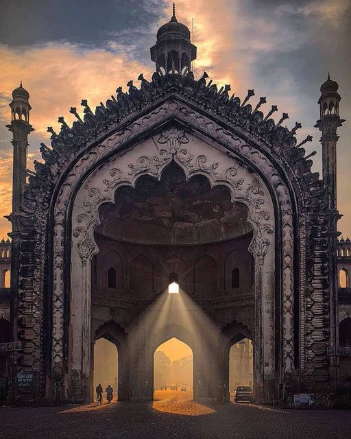 Rumi Darwaza, Lucknow